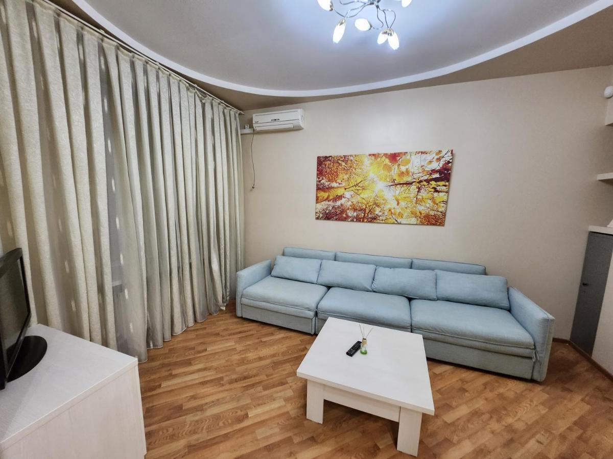 Stefan Cel Mare Apartment With 2 Rooms In The Heart Of Chisinau Exterior photo